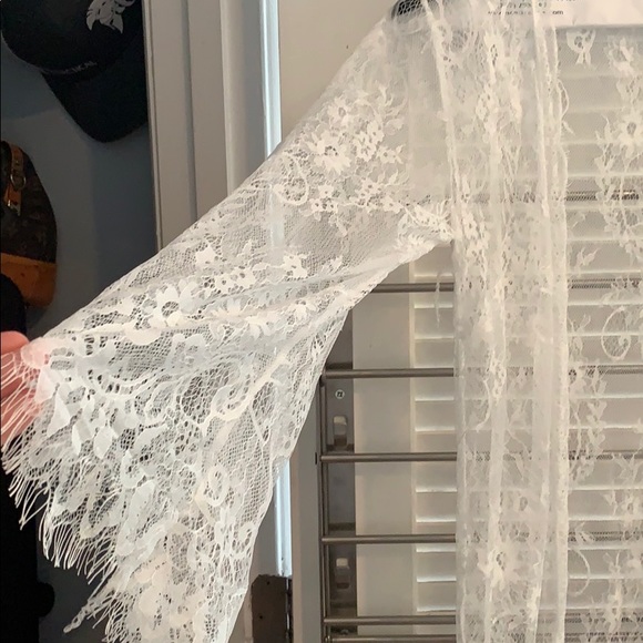 SEXY AND FEMININE LACE COVER UP - Picture 2 of 4